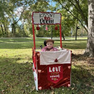 Alternative view of Kissing Booth